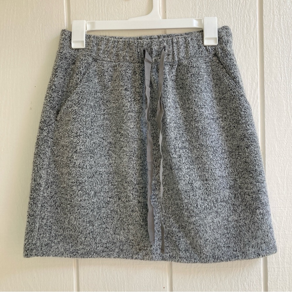 LOFT Light Grey Skirt with Elastic Waist Size Small